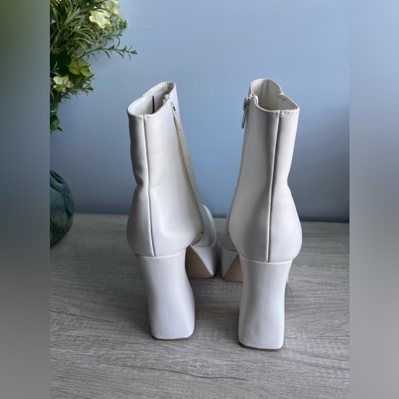 MADDEN GIRL Women's Kourt Sculpted-Heel Platform Booties - Picture 8 of 9